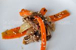 Languettes de boeuf aux carottes, gingembre et sésame (huile et graines)