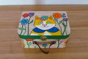 Valisette en bois pour enfant - chat dans les fleurs