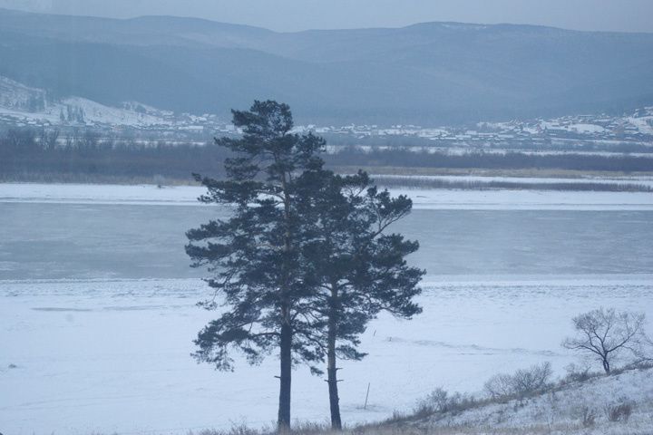 Dans le cadre d'un shooting photos avec Bluebretzel et Degré7,je suis partie avec une équipe pour 15 jours en Russie. Départ Moscou puis Irkouzt, près du Lac Baîkal, puis le transibérien jusqu'a Vladivostock. C'est un voyage en train, de gare e