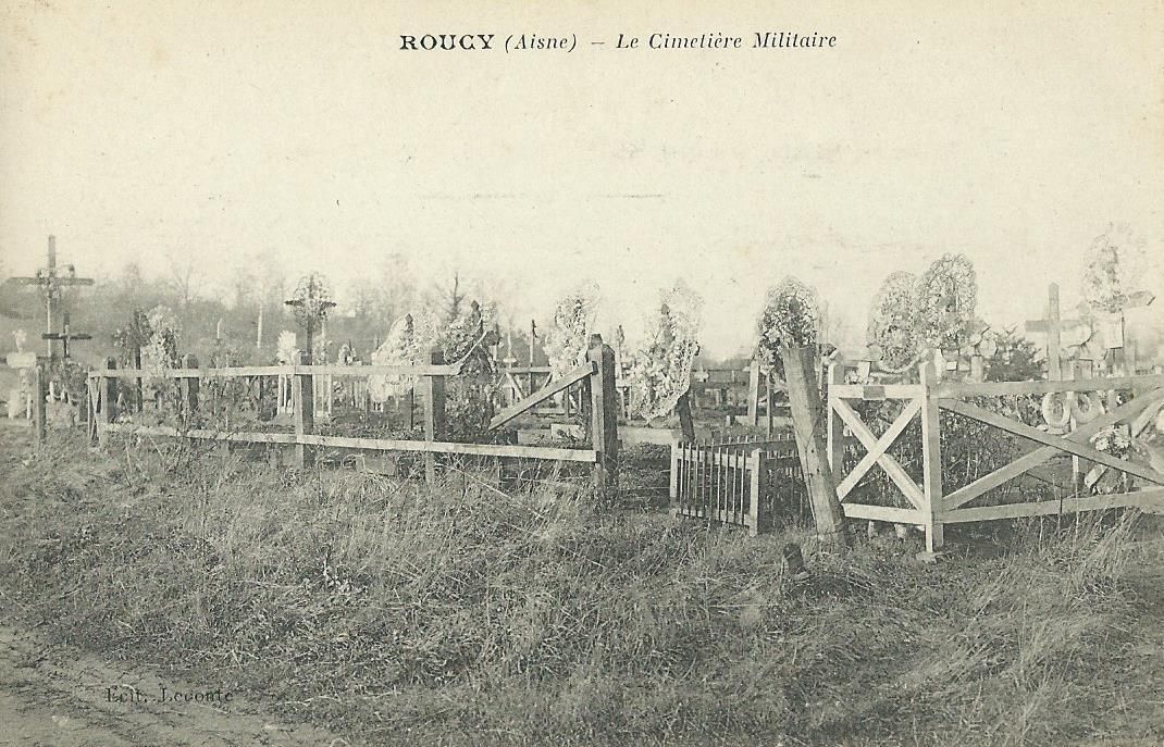 Le cimetière militaire provisoire de Roucy.