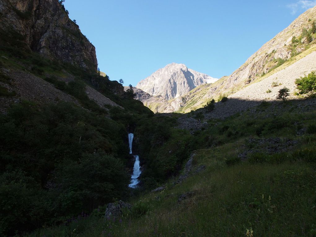 Le lac de la Muzelle et la Roche Percée