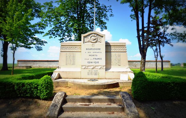 Bourgogne : monument aux morts