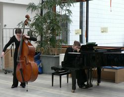 Concerts organisés périodiquement dans les hôpitaux Sainte-Périne, Robert Debré, Paul Brousse, ainsi qu'à la Mairie du 9ème arrondissement.