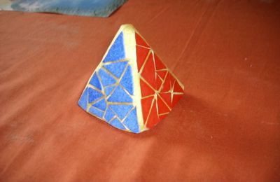 pyramide aux 4 couleurs