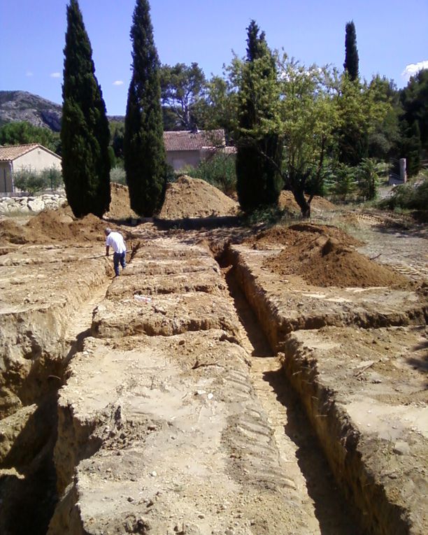 FOUILLES POUR LES FONDATIONS ET LA CAVE + CUVE EAU DE PLUIE