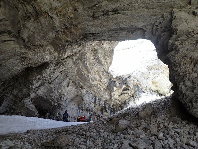 Nous passons par l'Arche, pont rocheux du même nom du chourum qui s'y trouve.