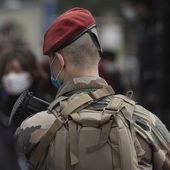 "Vingt mecs sur vingt mille" : dans les régiments, les "tribunes de militaires" laissent de glace