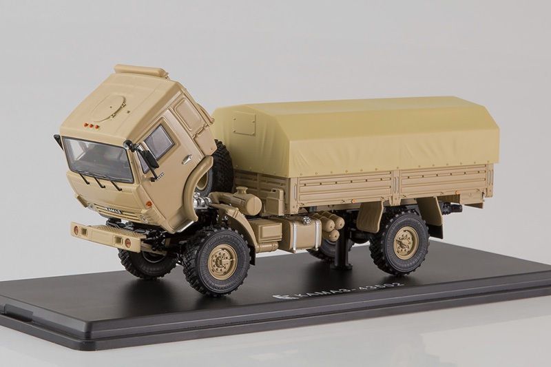 Kamaz 43502 4x4, Kamaz 53501 6x6 et Kamaz 6350 8x8 au 1:43 (Start Scale Models)