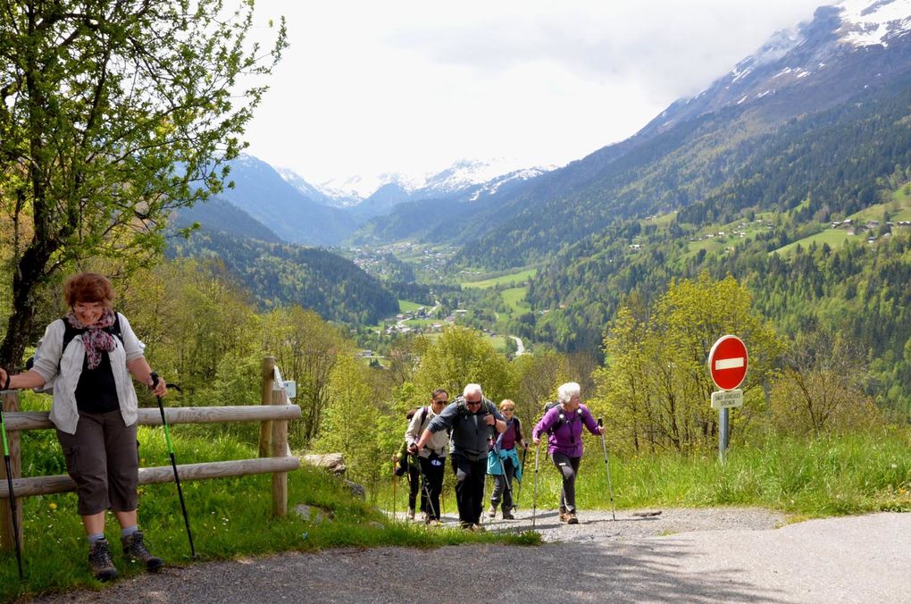 Premierjour : Le village de Bionnassay, sous l'aiguille de Bionnassay.