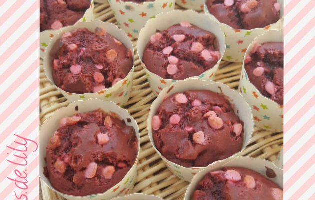 Muffins à la farine Greendoz, fraises séchées et pépites roses