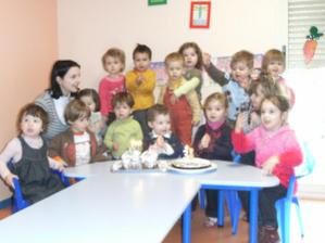 Célian et Marie fêtent leurs 3 ans à la crèche. 