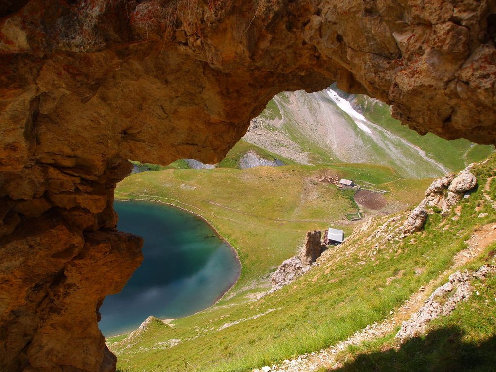 Le lac de la Muzelle et la Roche Percée