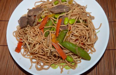 Wok de canard mariné, légumes et noodles