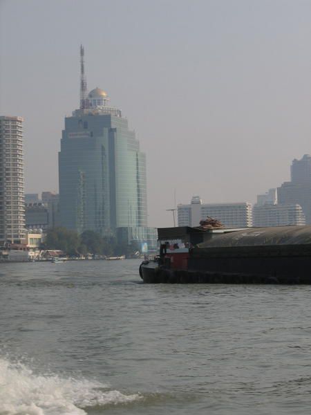 Une balade sur le&nbsp;fleuve Chao Phraya. Aussi un des meilleurs moyen de transport a Bangkok.