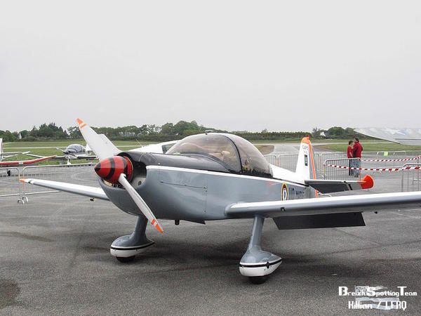 Ceci est l'album qui contient toutes les photos des journ&eacute;e spotting &agrave; l'a&eacute;roport de Quimper-Cornouaille. <br /> <br /> La pr&eacute;sentation est la suivante ; les l&eacute;gendes des photos en haut ( class&eacute;es par date ), chacune menant &agrave; la photo concern&eacute;e, et en bas, toutes les photos &quot;en vrac&quot;, que vous pouvez regarder de n'importe quelle journ&eacute;e !<br /> <br /> Bon visionnage :)<br /><br /><span style="font-weight: bold;"><span style