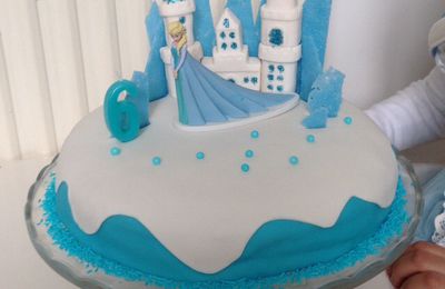 Gâteau d'anniversaire la reine des neiges