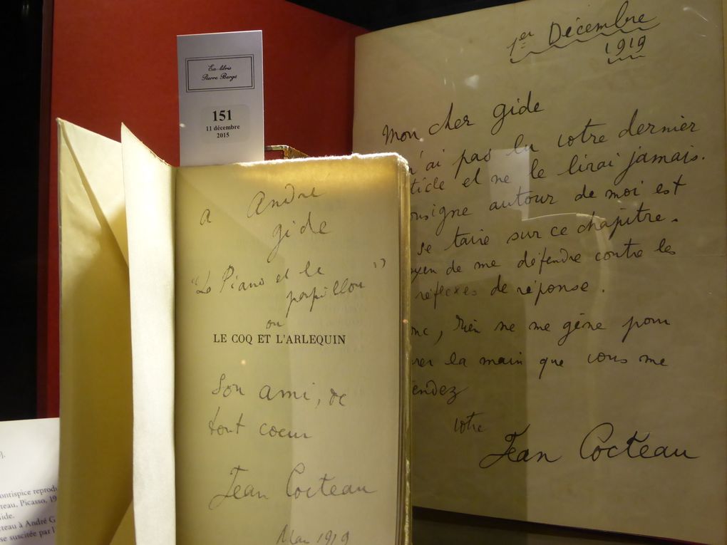 Vues de l'exposition publique de la Bibliothèque de Pierre Bergé, Paris, Drouot Richelieu, vente du 11 décembre 2015 © Gilles Kraemer Le Curieux des arts, 8 décembre 2015