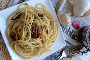  Spaghetti aux tomates confites, ail frais et basilic