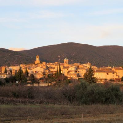 Un peu de tourisme dans le village de Lourmarin / Balade dans le Vaucluse