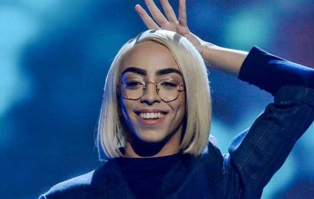 Regardez Bilal Hassani, le représentant de la France à l'Eurovision, chanter en plein vol devant des centaines de passagers