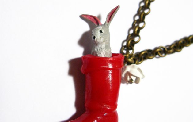 Collier "le lapin dans sa botte"