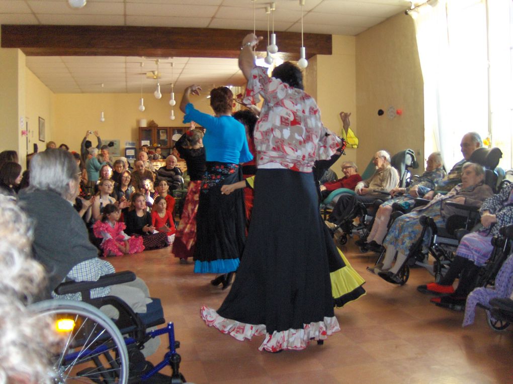 une demonstration de danses sevillanes qui a donné de la joie aux résidants de l'EHPAD Saint Joseph de Port Sainte Foy