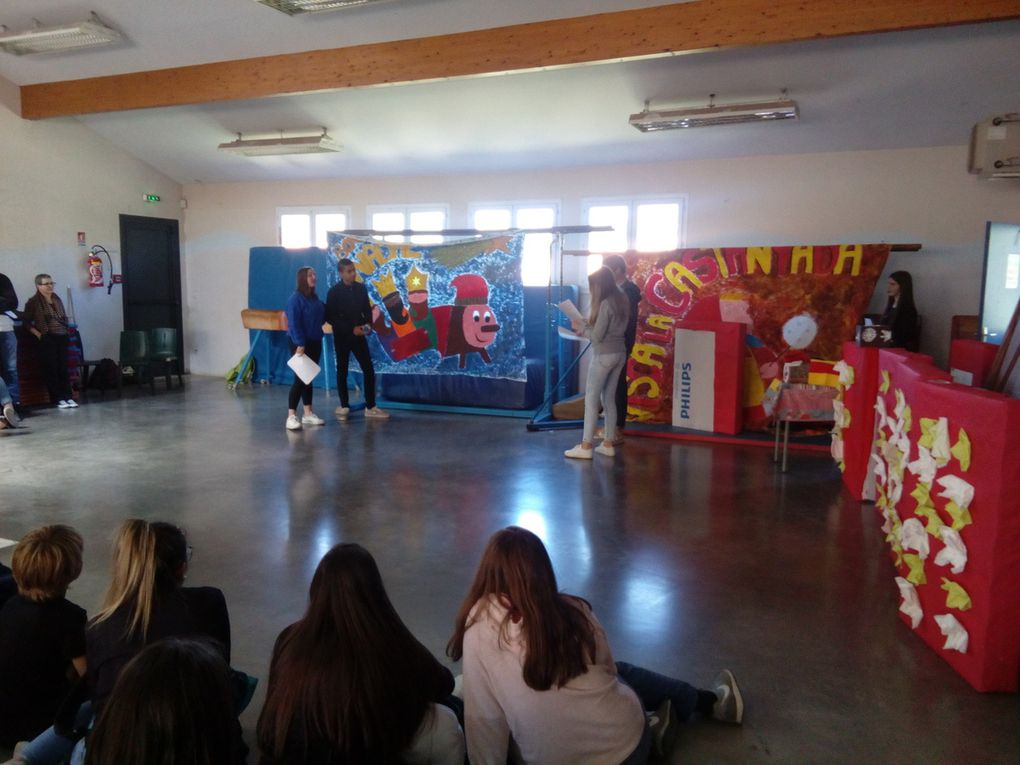 Théâtre en catalan à la FIRA avec les élèves du Lycée Notre Dame de  Bon Secours