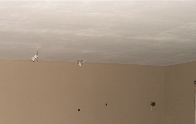 Comment enlever les traces de peinture au plafond