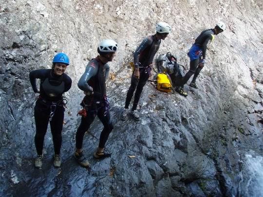 <p>Week end acrobranche, botanique, g&eacute;ologie et hamacs dans la for&ecirc;t du petit Mapou, plong&eacute;e &agrave; la pointe au sel... Merci Transph&egrave;re !</p>
<p>Sinon, il y a aussi le canyonning... Ahhhhhh, le canyon...</p>
<p>Mais aussi de la rando... </p>
<p>Bref, toutes ces belles ballades&nbsp;que&nbsp;nous offre La R&eacute;union !</p>