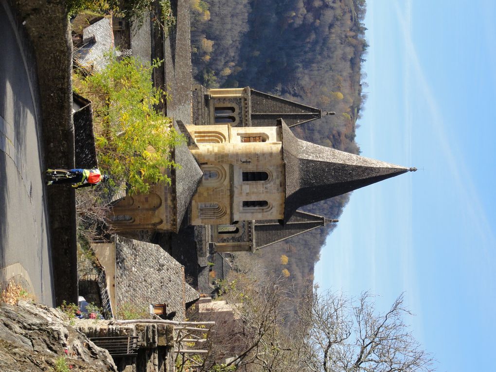 L'AS Espère Cyclo dans le Rougier de Marcillac-Vallon