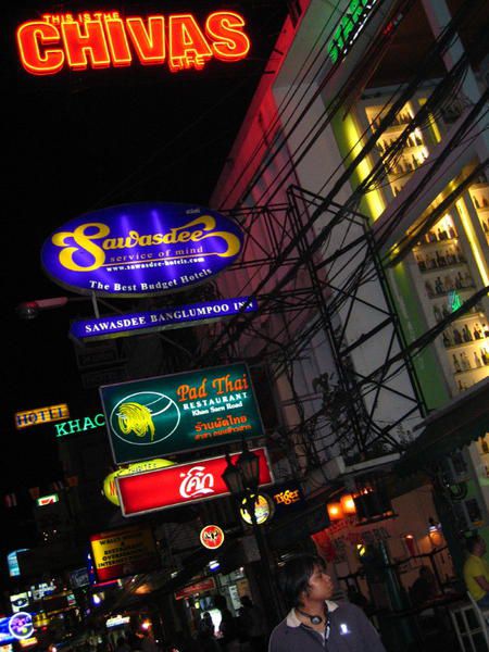 <p>Pour moi c'est le centre ville de l'Asie. Je suis passe 6 fois a Bangkok. J'ADORE cette ville. </p>