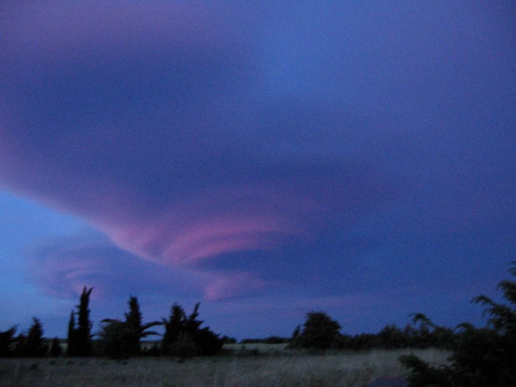 Tous vus de chez moi !! Ciels, soleils, lunes, nuages...