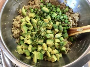 Salade de quinoa aux petits pois et avocat 