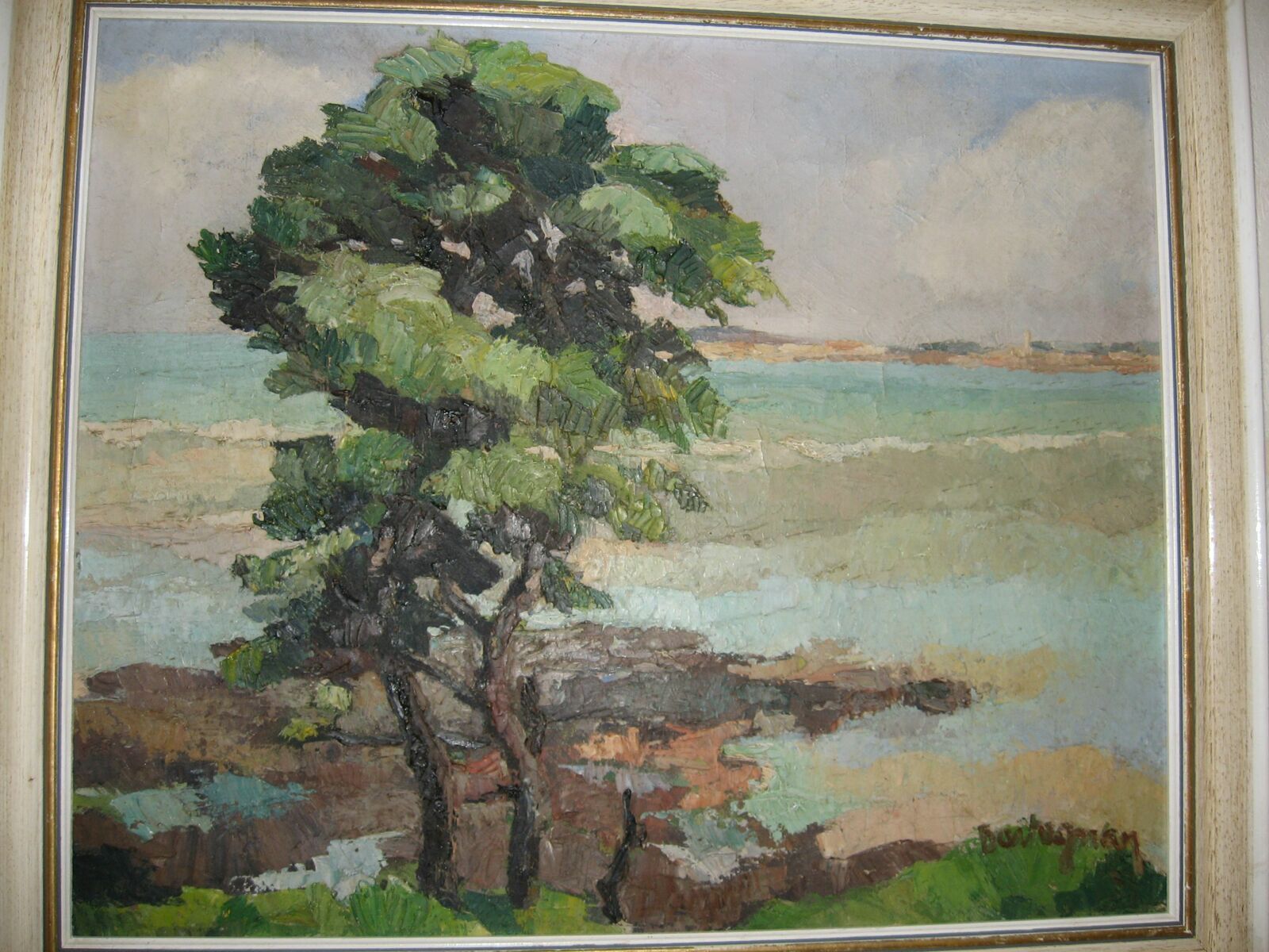 Ci-après un tableau impacté par les bombardements de l'été 44 à Saintes, en effet un éclat de bombe avait traversé la toile. 