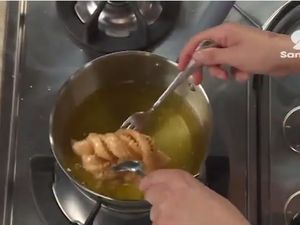 Recette de griwech lemwarraq,(feuilleté)  وصفة القريوش المورّق