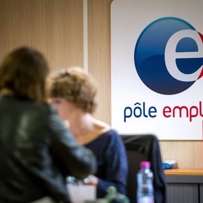 Le "Canard Enchaîné" épingle Pôle emploi et l'accuse de petits arrangements avec les chiffres du chômage