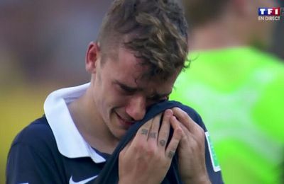 COUPE DU MONDE 2014 : LES LARMES D'ANTOINE GRIEZMANN APRÈS LA DÉFAITE DE LA FRANCE