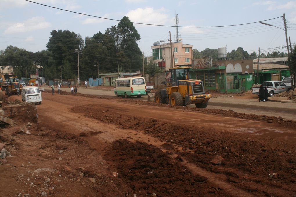 Yeteem Children and Destitute Mothers Fund, Asko (quartier périphérique à l'Ouest d'Addis), de l'autre côté de Wingate (porte vers l'autoroute). Difficile d'accès en ce moment car une route est en construction...