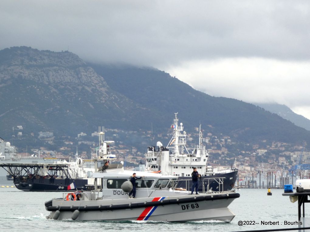 ARENC  DF63 en petite rade de Toulon et à quai à la Seyne sur Mer le 20 décembre 2022