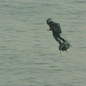 Franky Zapata réussit l'exploit de traverser la Manche sur son Flyboard - Le Journal du week-end | TF1