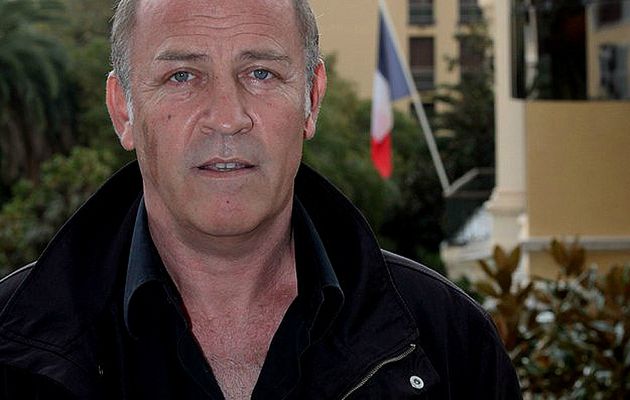 France. Le maire corse qui «voulait exclure tous les Maghrébins» s'est tué à moto (avec une arme et 104.000 euros sur lui)
