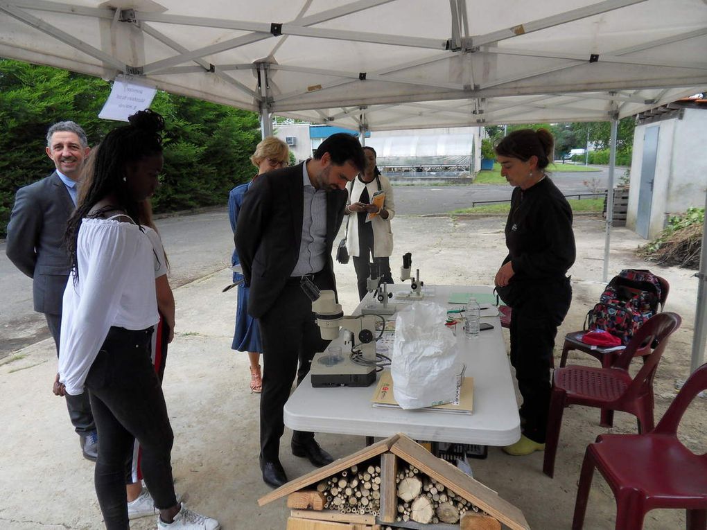 Diaporama du Forum avec les différents stands présents