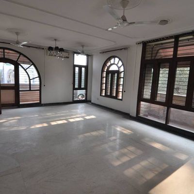 For Rent: Gulmohar Park: Nice Renovated 3 bedroom apartment near swimming pool