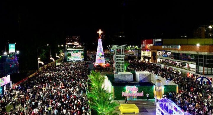 Gobierno de Carabobo dio la bienvenida a la Navidad 2023 en la avenida Bolívar de Valencia