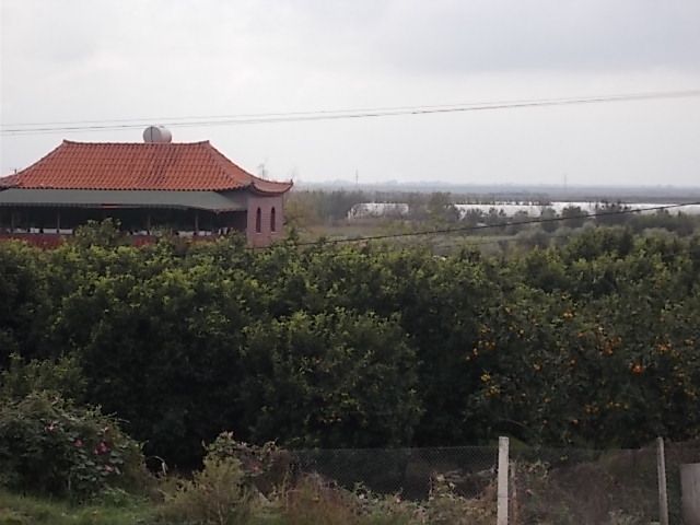 des salines, Bérat "la ville aux mille fenêtres", son université, ses mosquées, son église orthodoxe,  sa forteresse et ses maisons traditionnelles ottomanes collées les unes aux autres.