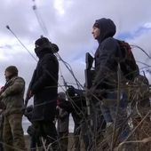 "On n'attend pas qu'on nous attaque": en Ukraine, des civils s'entraînent à manier des armes face à la menace russe
