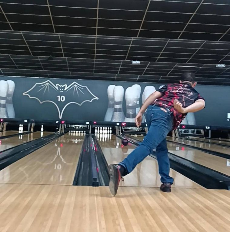 En el renovado Centro Recreativo de Bowling "Pin 5" en Valencia arrancó con torneo nacional 