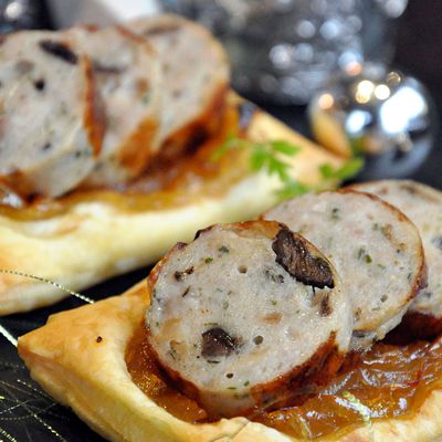 Tartelettes au boudin forestier sur confiture d'oignons