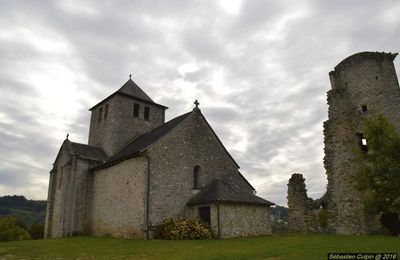 Cornil en Corrèze, vestiges du château et église romane