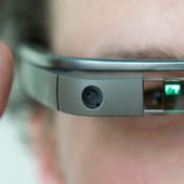 Chomsky: "Google Glass es una manera de destruir a la gente"